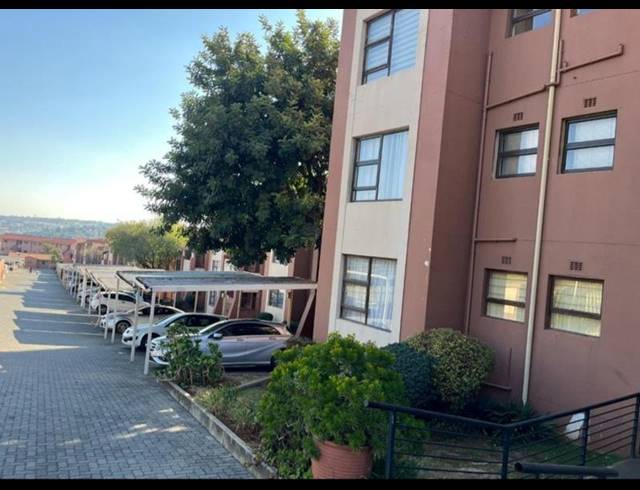 3 BEDROOM TOWNHOUSE FOR SALE IN WINCHESTER HILLS